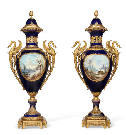 A PAIR OF VERY LARGE ORMOLU-MOUNTED SEVRES STYLE PORCELAIN COBALT-BLUE GROUND VASES AND COVERS - фото 2