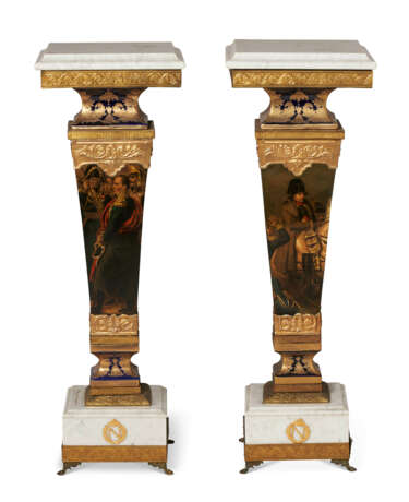 A PAIR OF GILT-METAL MOUNTED SEVRES STYLE COBALT-BLUE GROUND PEDESTALS - фото 3