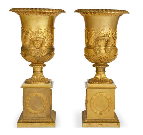 A PAIR OF FRENCH ORMOLU URNS - фото 4