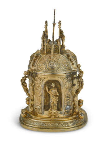 AN ITALIAN SILVER-GILT TABLE CASKET - photo 2