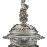 A GERMAN PARCEL-GILT SILVER-MOUNTED OSTRICH EGG CUP AND COVER - фото 4