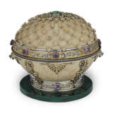 AN ITALIAN PARCEL-GILT SILVER AND HARDSTONE-MOUNTED OSTRICH EGG BOX - photo 1