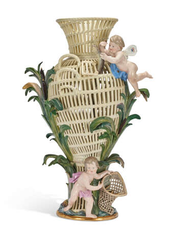 A LARGE MEISSEN PORCELAIN RETICULATED VASE EMBLEMATIC OF WATER - Foto 1