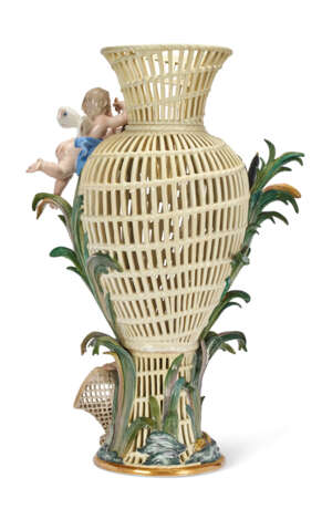 A LARGE MEISSEN PORCELAIN RETICULATED VASE EMBLEMATIC OF WATER - Foto 2