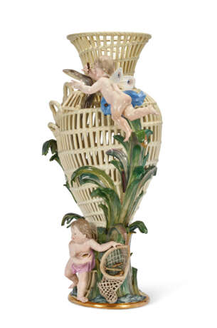 A LARGE MEISSEN PORCELAIN RETICULATED VASE EMBLEMATIC OF WATER - Foto 3