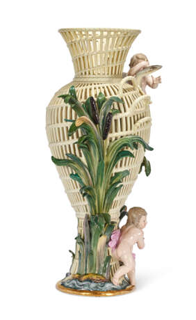 A LARGE MEISSEN PORCELAIN RETICULATED VASE EMBLEMATIC OF WATER - Foto 6
