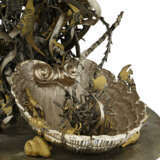 AN ITALIAN PARCEL-GILT SILVER AND GLASS AQUARIUM AND TWO MATCHING SILVER-MOUNTED HARDSTONE ORNAMENTS - Foto 3