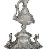 A VICTORIAN SILVER PRESENTATION EWER AND STAND - Foto 3