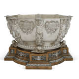 AN AMERICAN SILVER CENTERPIECE BOWL AND BRONZE STAND - photo 1