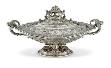 AN AMERICAN SILVER VEGETABLE DISH AND COVER