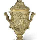 A VICTORIAN SILVER-GILT TWO-HANDLED CUP AND COVER - photo 2