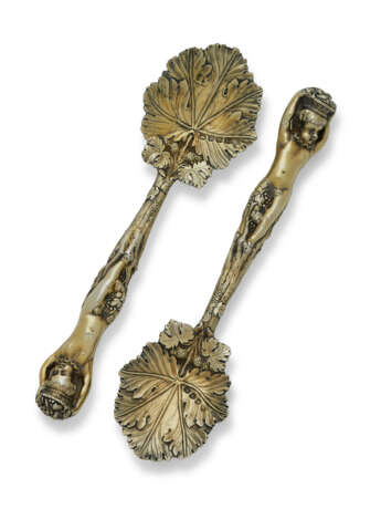 A PAIR OF REGENCY SILVER-GILT BERRY SPOONS - фото 1