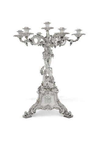 A VICTORIAN SILVER CHANGEABLE SEVEN-LIGHT CANDELABRUM AND EPERGNE - photo 2