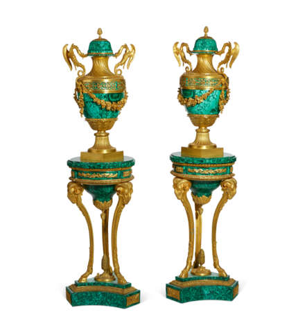 A PAIR OF FRENCH ORMOLU AND MALACHITE VASES ON ASSOCIATED STANDS - photo 4