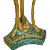 A PAIR OF FRENCH ORMOLU AND MALACHITE VASES ON ASSOCIATED STANDS - фото 5