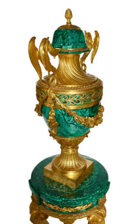A PAIR OF FRENCH ORMOLU AND MALACHITE VASES ON ASSOCIATED STANDS - photo 8