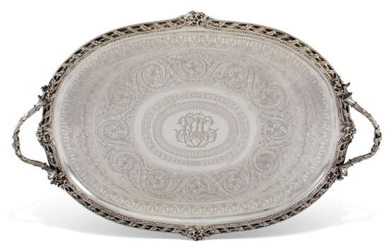 A LARGE FRENCH SILVER TWO-HANDLED TRAY - фото 1