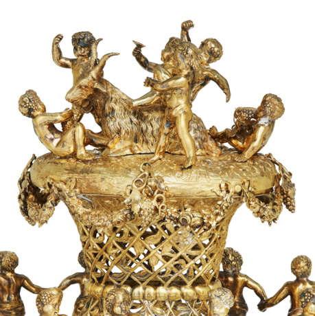 THE RABY EPERGNE, A LARGE GEORGE III AND VICTORIAN SILVER-GILT CANDELABRA EPERGNE - фото 2