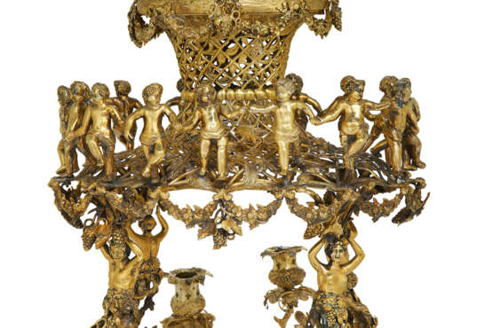 THE RABY EPERGNE, A LARGE GEORGE III AND VICTORIAN SILVER-GILT CANDELABRA EPERGNE - фото 3