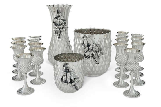 A SUITE OF ITALIAN SILVER TABLEWARES - фото 1