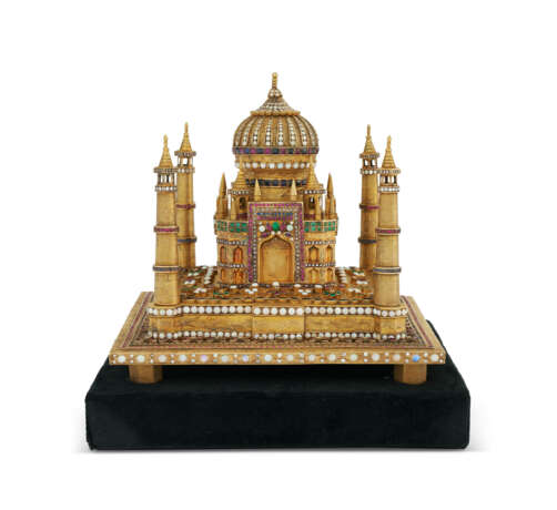 A PORTUGESE 18K GOLD MODEL OF THE TAJ MAHAL SET WITH DIAMONDS, PEARLS, EMERALDS, RUBIES AND OPALS - photo 1