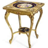 A GILTWOOD AND VIENNA STYLE PORCELAIN GUERIDON - Foto 3