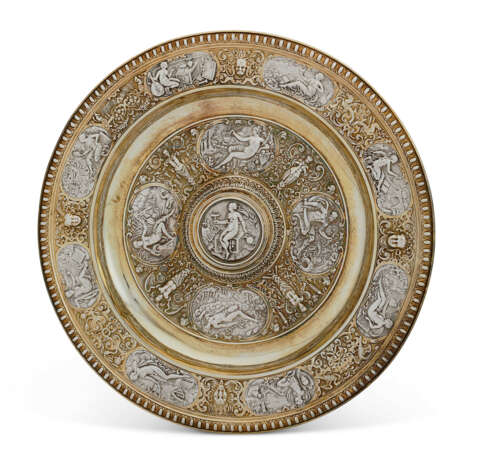 A VICTORIAN PARCEL-GILT SILVER SIDEBOARD DISH - photo 1