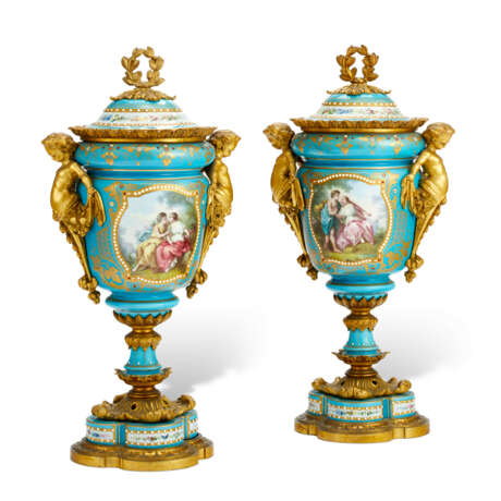 A PAIR OF ORMOLU-MOUNTED SEVRES STYLE PORCELAIN 'JEWELED' TURQUOISE-GROUND VASES AND COVERS - photo 2