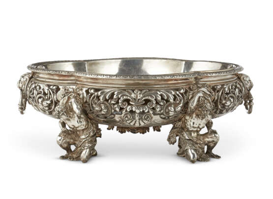 A FRENCH SILVER-PLATED CENTERPIECE BOWL AND LINER - photo 1