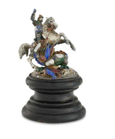 A CONTINENTAL SILVER-GILT, ENAMEL AND BAROQUE PEARL-MOUNTED FIGURE OF ST. GEORGE AND THE DRAGON - Foto 1