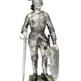 A GERMAN PARCEL-GILT SILVER FIGURE OF A KIGHT - фото 1