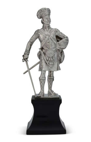 A GEORGE V SILVER FIGURE OF A HIGHLAND OFFICER - photo 1
