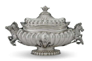 AN ITALIAN SILVER SOUP TUREEN AND COVER