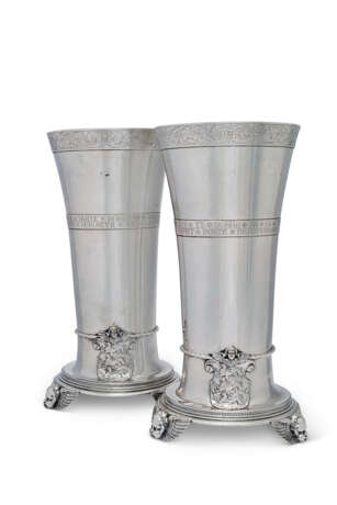 A PAIR OF LARGE CONTINENTAL SILVER 'HISTORISMUS' VASES - фото 1