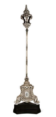 A PORTUGUESE SILVER AND SILVERED WOOD POLE LANTERN - photo 1