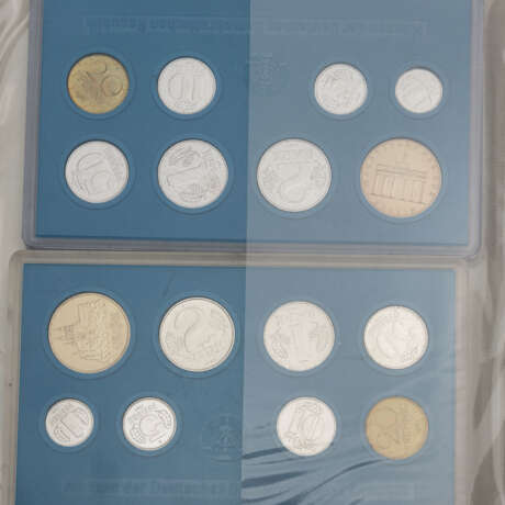 DDR - Collection of commemorative coins in album with 87 coins and 4x KMS - фото 4