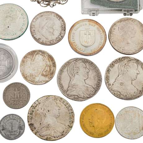Mixed lot miscellaneous with coins and medals and bars - фото 2