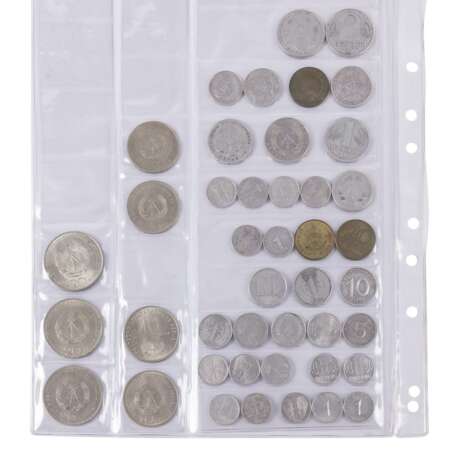 2 folders with coins, - photo 5