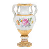 MEISSEN serpentine handle vase 'Bouquet of Flowers', 1st choice, before 1924. - фото 1