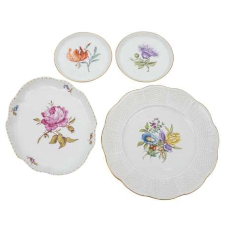 LUDWIGSBURG set of 30 service pieces 'flower paintings', 20th/21st c.: - фото 2