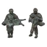 SCULPTURE/IN 20th/21st c., 2 edge figures: "Woman with child" & "Reading gentleman", - photo 1