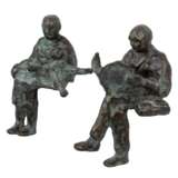 SCULPTURE/IN 20th/21st c., 2 edge figures: "Woman with child" & "Reading gentleman", - photo 2