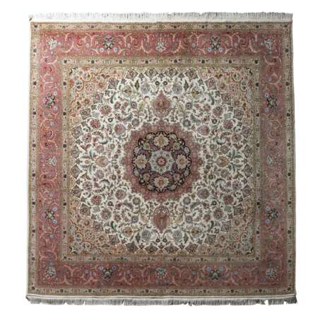 Oriental carpet with silk. TEREBRIS/IRAN, 20th century, 245x244 cm. - photo 1