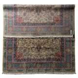 Oriental carpet with silk. TEREBRIS/PERSIA, 20th century, 344x253 cm. - Foto 2