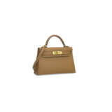 A GOLD EPSOM LEATHER MINI KELLY 20 II WITH GOLD HARDWARE - photo 2