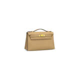 A CHAI SWIFT LEATHER KELLY POCHETTE WITH GOLD HARDWARE - фото 2
