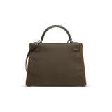 A LIMITED EDITION CHOCOLAT & ORANGE EPSOM LEATHER RETOURNÉ KELLY 32 WITH PALLADIUM HARDWARE - photo 4