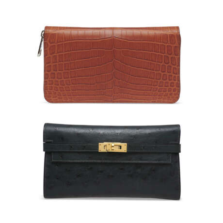 A SET OF TWO: A MATTE BROWN CROCODILE ZIPPY WALLET WITH SILVER HARDWARE & A VERT TITIEN OSTRICH KELLY WALLET WITH GOLD HARDWARE - Foto 1
