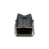 A BLACK QUILTED LAMBSKIN LEATHER SMALL BUCKET BAG WITH GOLD HARDWARE - фото 6