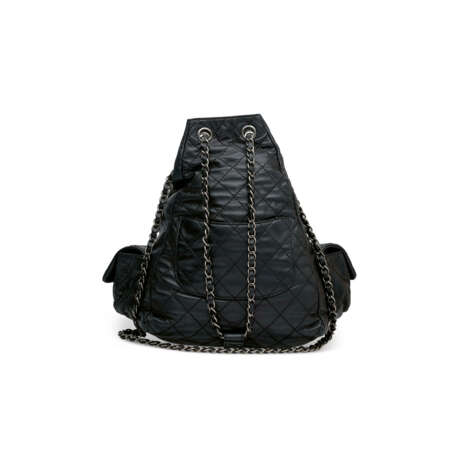 A BLACK QUILTED LAMBSKIN LEATHER DOUBLE POCKETS BACKPACK WITH SILVER HARDWARE - Foto 4